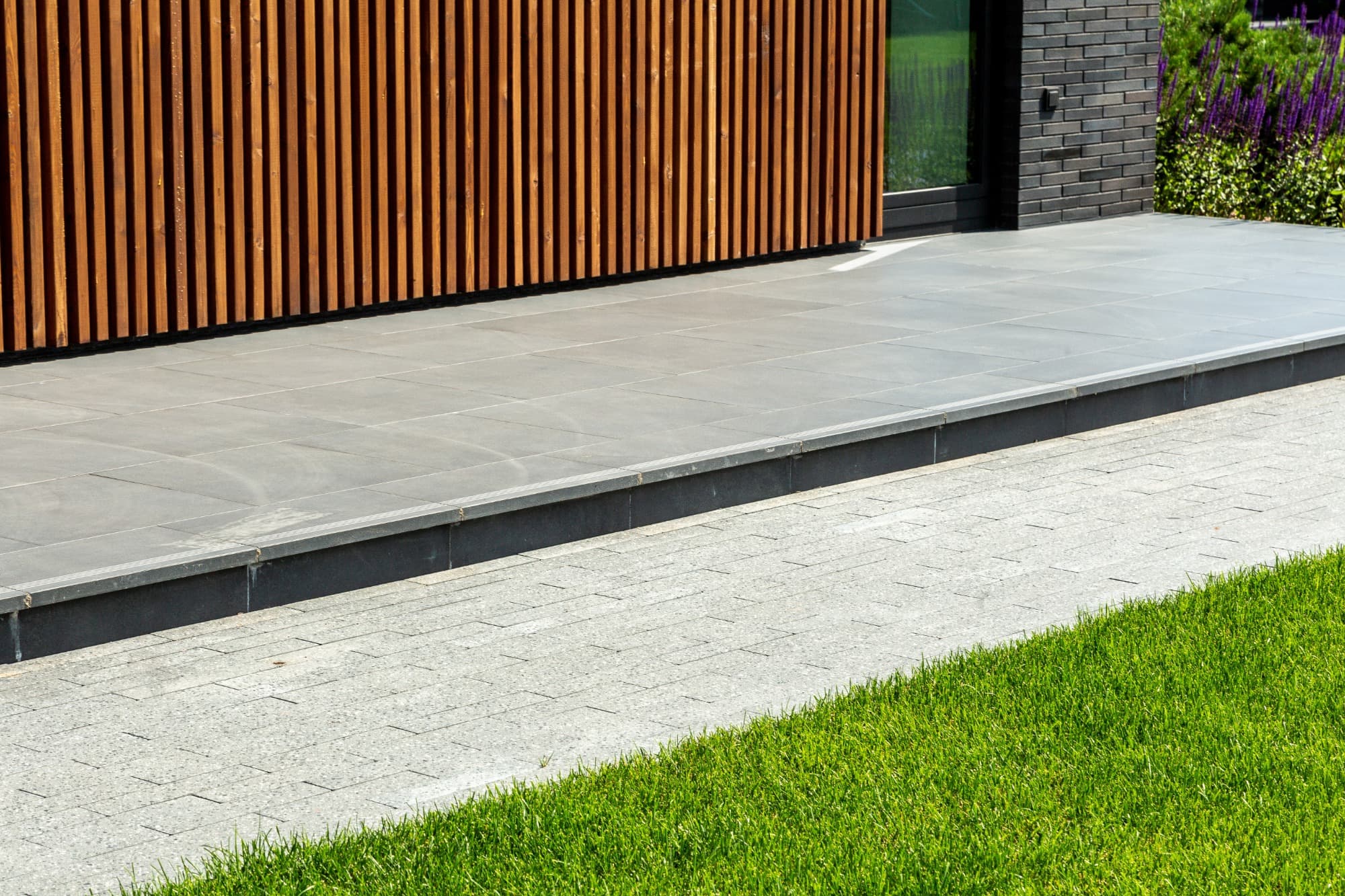 Плитка тротуарная Готика Granite FINERRO, Ригель Б.3.П.8, Ильменит 360*80*80 мм