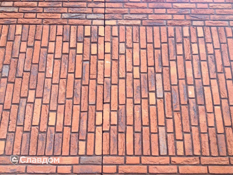 Фасад частного дома с применением керамического кирпича ENGELS HANDFORM Tharsis