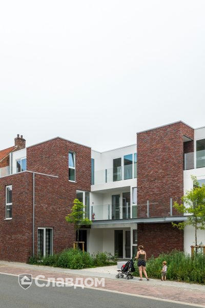 Жилой дом в Антверпене с облицовкой миксом кирпича Terca Maaseiker Bont и Paarsblauw