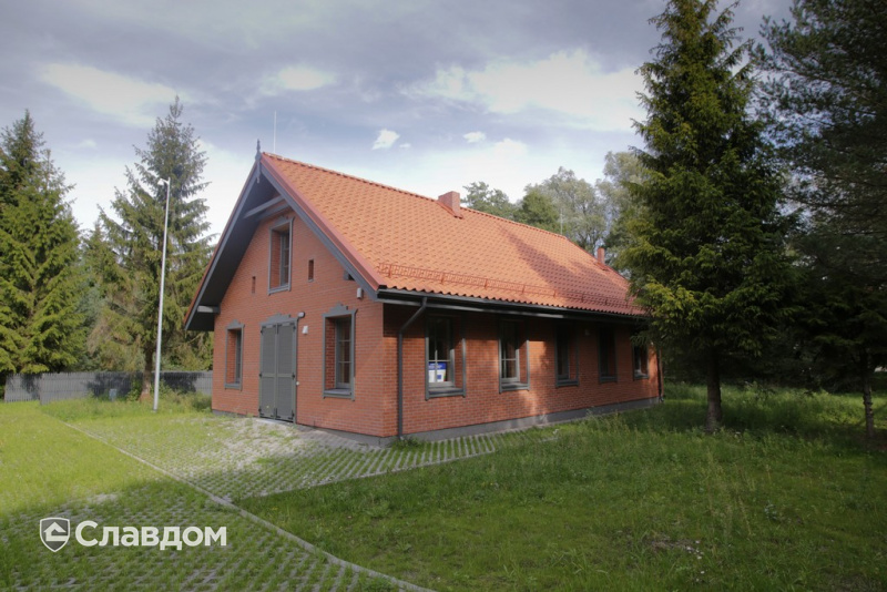 Частный дом с применением облицовочного кирпича Lode Skarbais Janka 11.104100L 