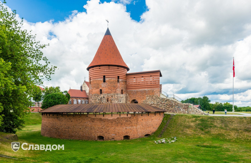 Каунасский замок с применением облицовочного кирпича Lode Janka 11.101700L 
