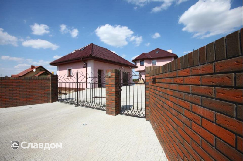 Забор частного дома с облицовкой кирпичом Terca Awangarda Odena