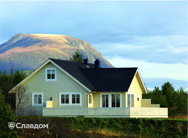 Крыша загородного дома из композитной черепицы AeroDek (Decra) Classic цвет антрацит