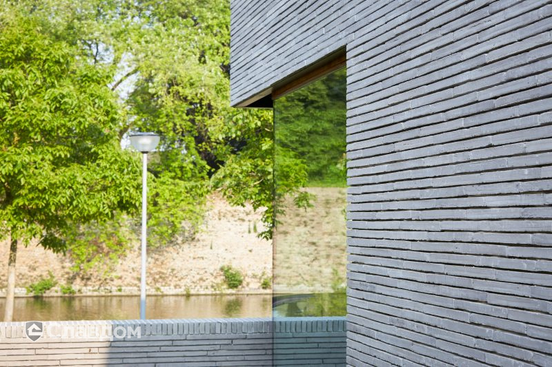 Частный дом в Бельгии с облицовкой кирпичом Terca Polaris Wasserstrich Special Grijs