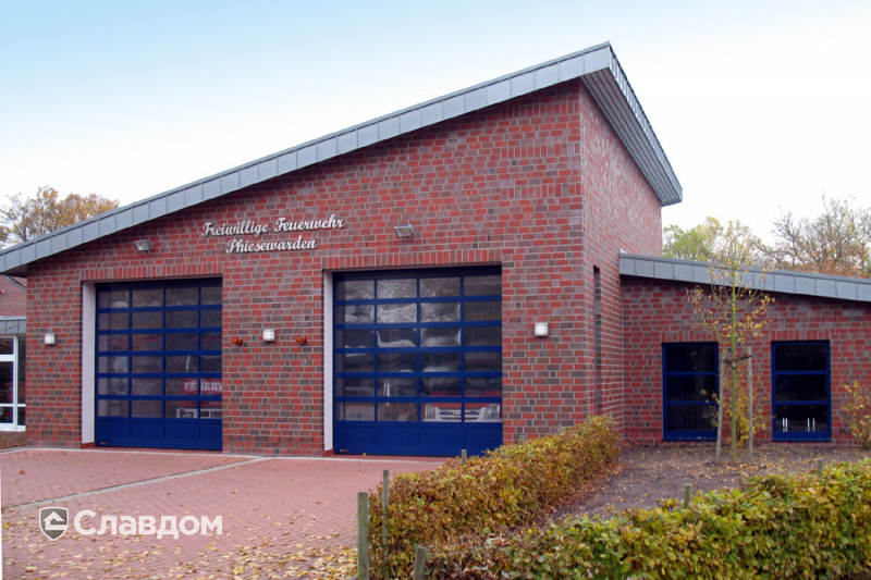 Здание волонтерского пожарного отдела с облицовкой кирпичом Greetsiel friesisch-bunt glatt