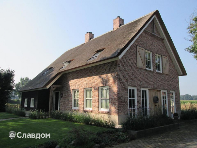 Двухэтажный частный дом с облицовкой кирпичом Terca Oud Kempish