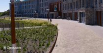 Территория больницы в Катвейке с применением брусчатки Penter Siena DF и Nero DF
