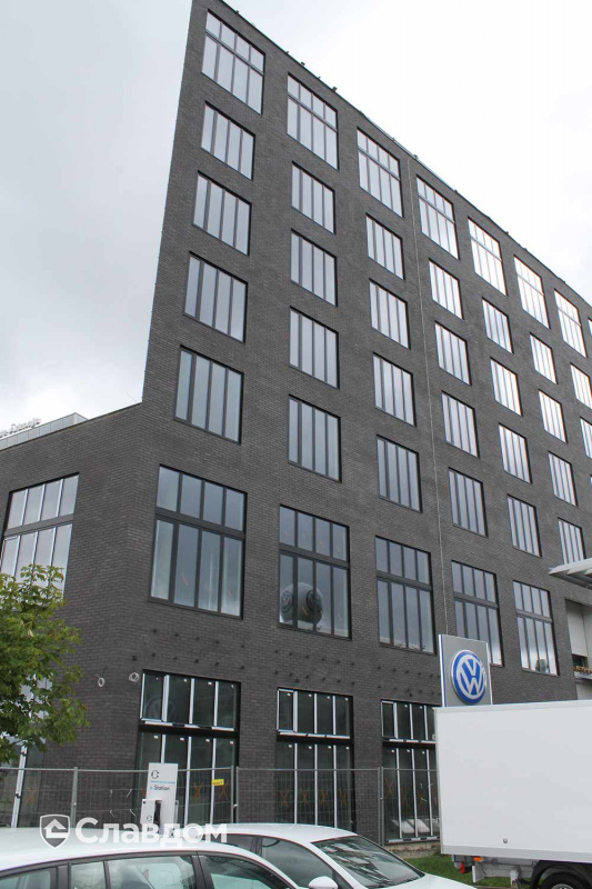 Офис Volkswagen с облицовкой фасадной плиткой Stroeher Keraprotect 430