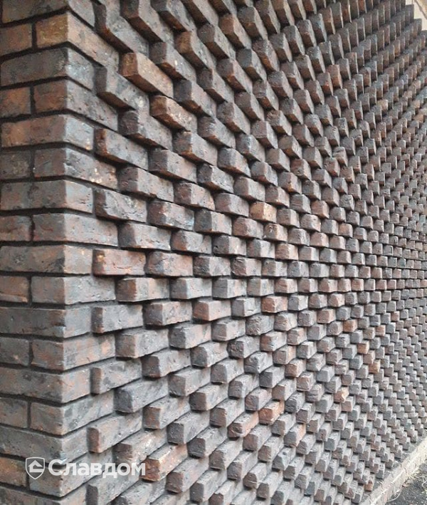 Стена из кирпича ручной формовки Сафоно Клинкер