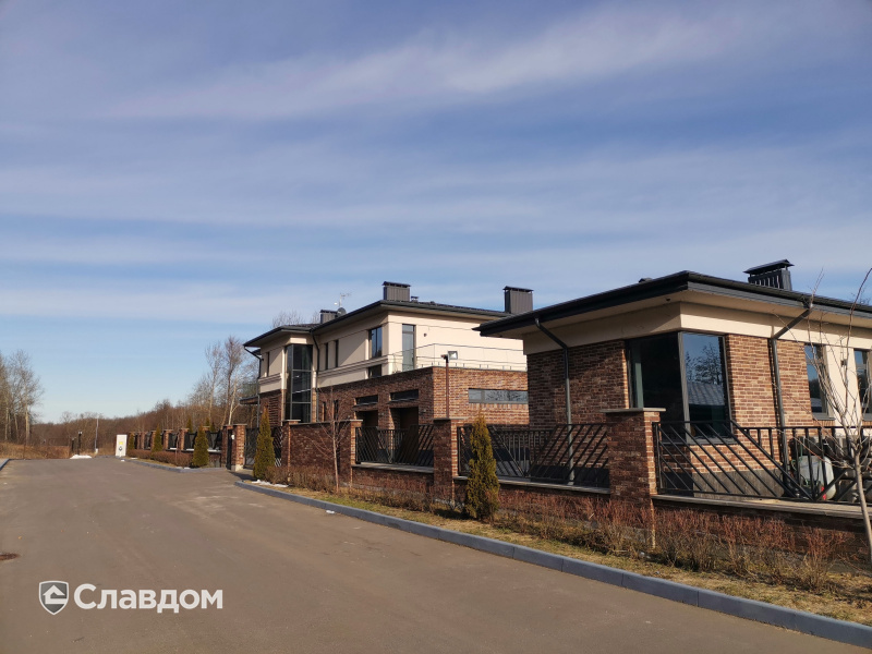 Поселок Holiday в Воронежской области с использованием керамического кирпича ENGELS HANDFORM Imperial