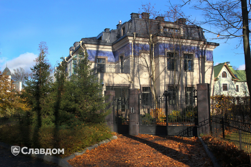 Особняк в Санкт-Петербурге с облицовкой фасадной плиткой Roben Oslo