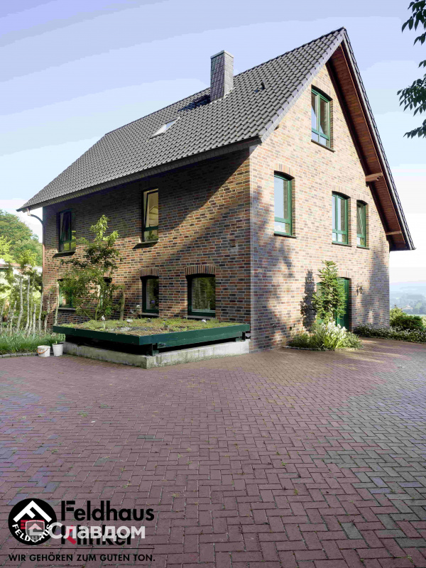 Загородный дом с облицовкой кирпичом Feldhaus Klinker 661 sintra lava maris