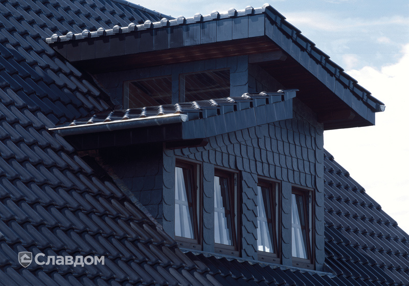 Крыша дома из черепицы Creaton Futura Schwarz Glasiert