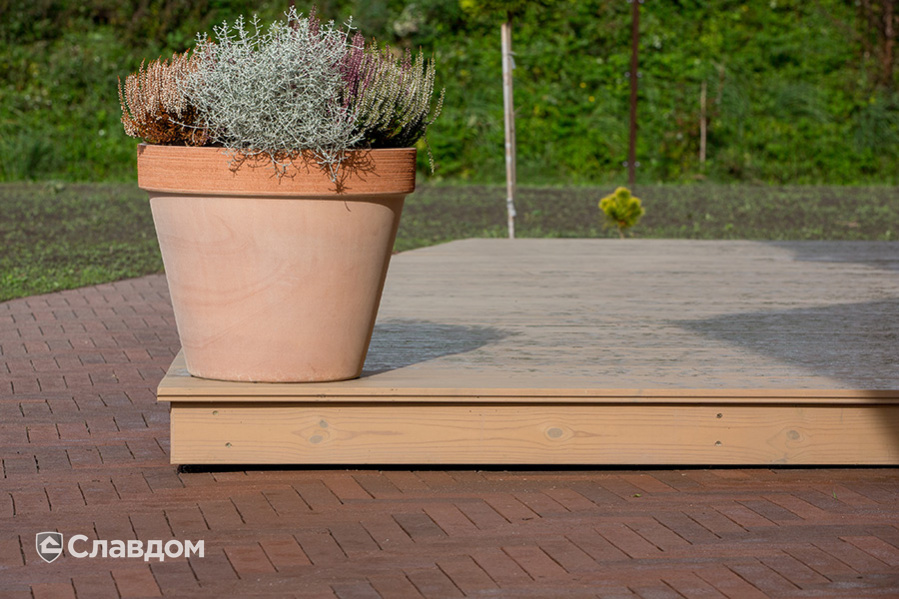 Территория частного дома с применением брусчатки Penter Baltic Klinker Pavers Nuance STT65