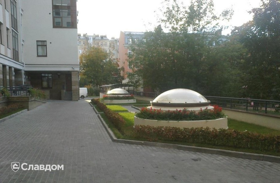 Жилой дом со встроенными помещениями и подземной парковкой в Санкт-Петербурге