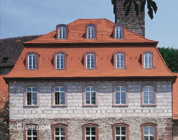 Замок Бодигхайм в Германии с применением черепицы Braas Опал натуральный красный