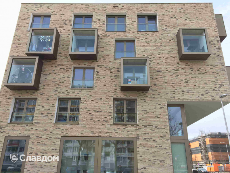 Малоэтажный жилой комплекс с облицовкой кирпичом ENGELS HANDFORM Ladoga