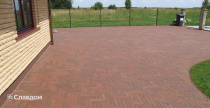 Территория частного дома с применением брусчатки Penter Baltic Klinker Pavers Nuance STT65