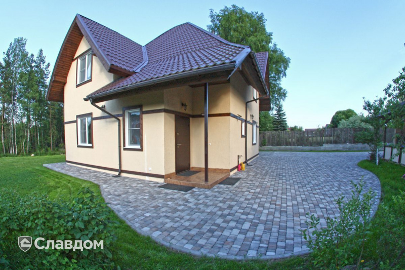 Частный дом с мощением тротуарной плиткой Старый город Песчаник