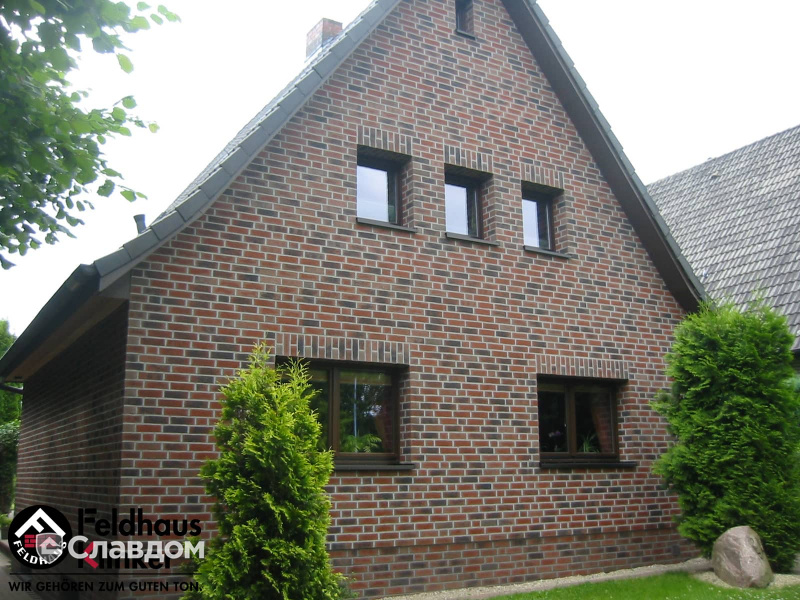 Загородный дом с облицовкой кирпичом Feldhaus Klinker 685 sintra сarmesi nelino