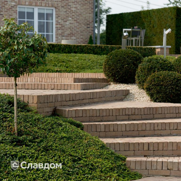 Садовая лестница частного дома с применением брусчатки Penter Siena WF