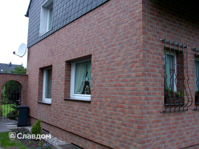 Облицовка частного дома с применением плитки Westerwaelder Klinker AROSA WK62 Herbstlaub