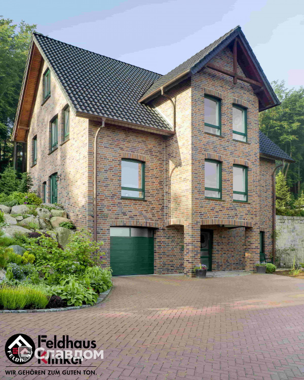 Загородный дом с облицовкой кирпичом Feldhaus Klinker 661 sintra lava maris