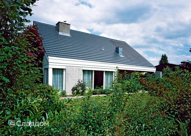 Загородный дом с крышей из черепицы Creaton Domino Schieferton Engobiert