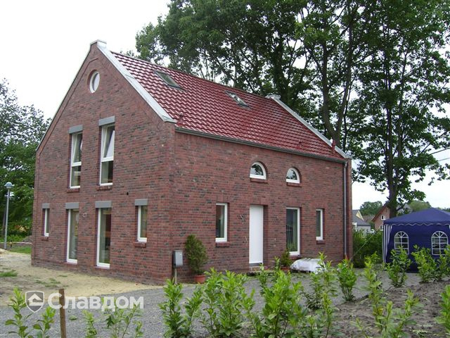 Двухэтажный дом с облицовкой кирпичом Terca Hektiek