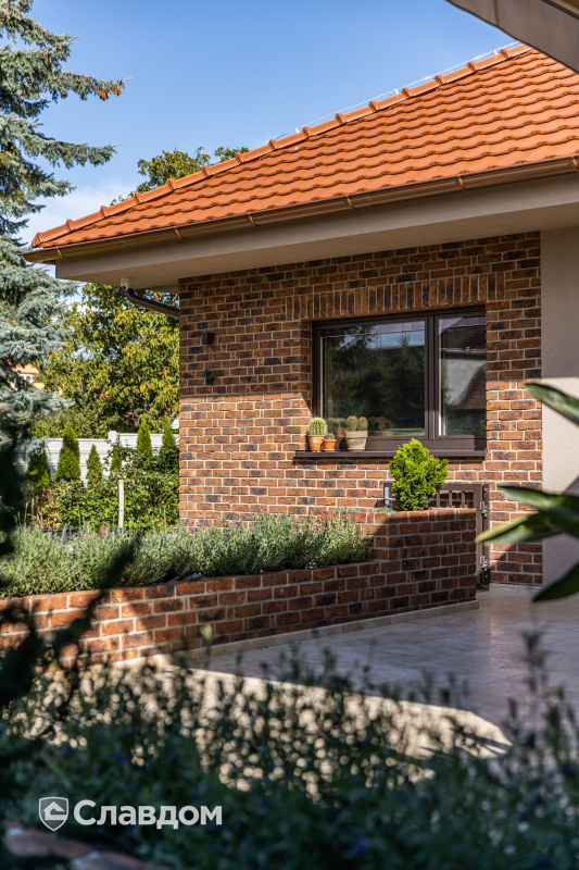Частный дом с применением керамического кирпича ENGELS HANDFORM Koper Roodbont