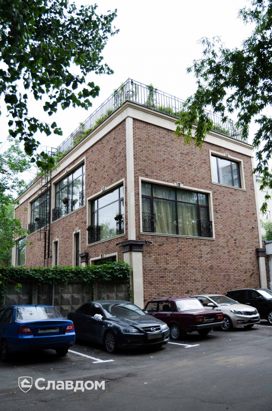 Жилой дом с облицовкой фасадной плиткой Stroeher Zeitlos 357 backstein