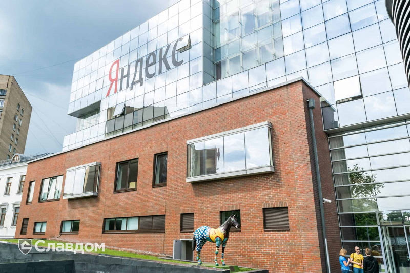 Офис Yandex с облицовкой фасадной плиткой Stroeher Keravette Chromatic 316 patrizien ofenbunt