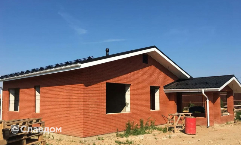Стройка частного дома с применением кирпича Вышневолоцкая керамика Красный гладкий 1НФ
