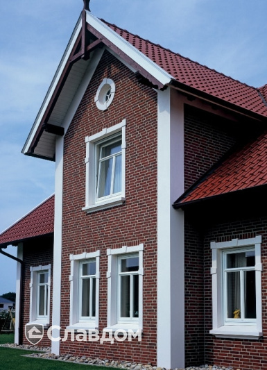 Жилой дом с облицовкой кирпичом Terca HKS Rot