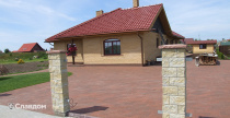 Территория частного дома с применением брусчатки Penter Baltic Klinker Pavers Nuance STT65