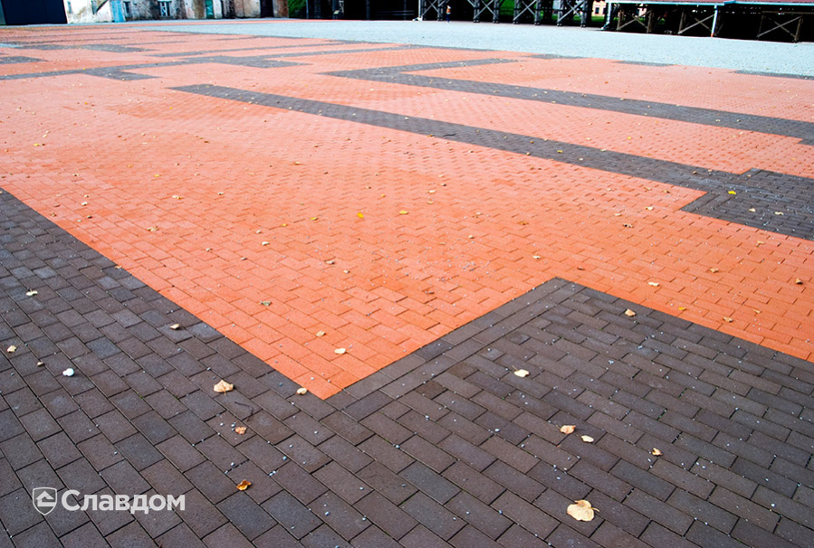 Площадь с применением брусчатки Penter Baltic Klinker Pavers Classic и Braun