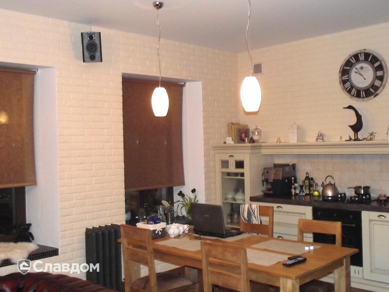 Кухня-гостиная с отделкой искусственным кирпичом БАЛТФАСАД Толос 011