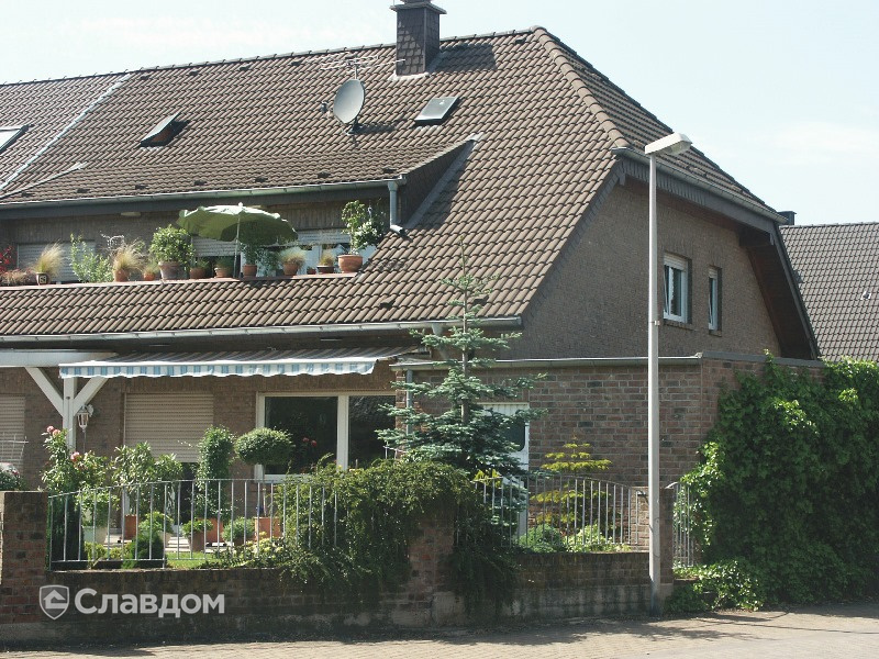 Дом с мансардой с облицовкой кирпичом Terca Veldbrand Antiek