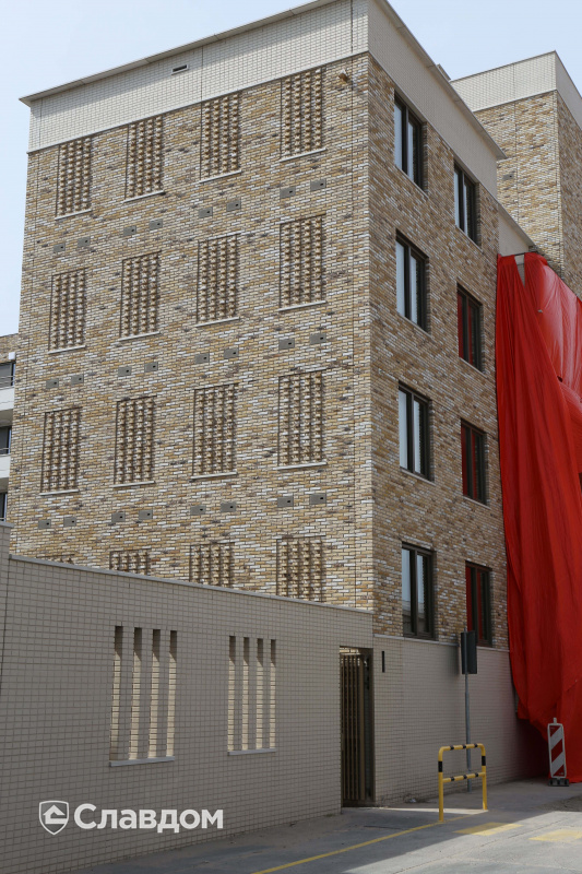 Малоэтажный жилой комплекс с облицовкой кирпичом ENGELS HANDFORM Mix Ladoga Tanganyaka Carthago Carrera