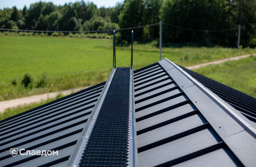 Частный дом с использованием кликфальца ARMO Rooftop Matte RAL 7024