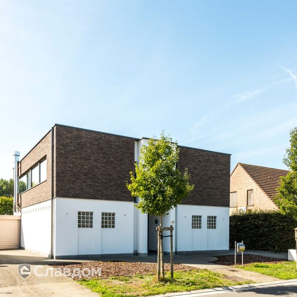 Частный дом в Восточной Фландрии с облицовкой кирпичом Terca Iluzo Bruin-Zwart