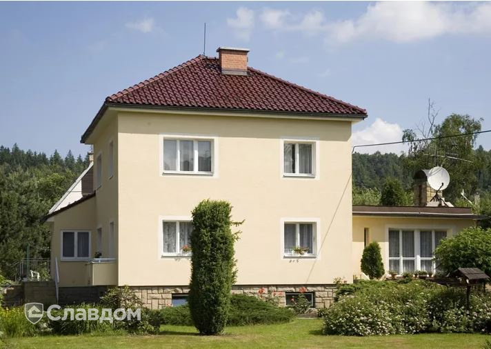 Двухэтажный дом с черепицей TONDACH Романская 70-вишневый глазурь
