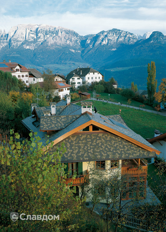 Дом в горах с крышей из черепицы Creaton Biber Klassik Braun Engobiert