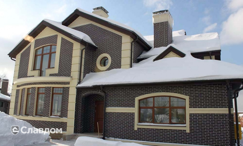 Частный дом с облицовкой фасадной плиткой Stroeher Keravette Chromatic 330 graphit