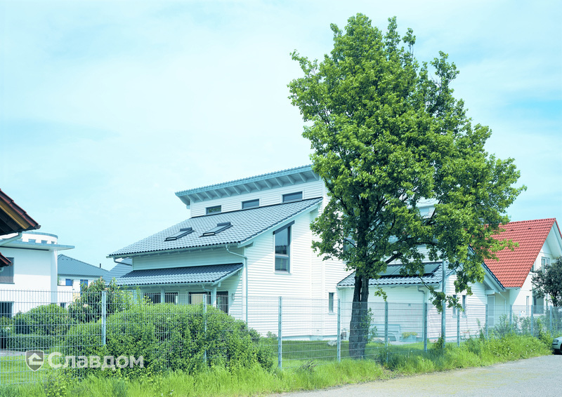 Муниципальное здание с крышей из черепицы Creaton Futura Grau engobiert