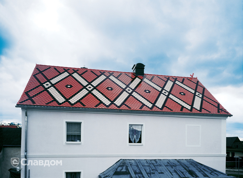 Крыша с узором из черепицы Creaton Biber Klassik Rot Glasiert и Schwarz Glasiert