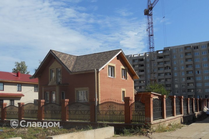 Частный дом с облицовкой кирпичом КС-Керамик 1НФ Красный гладкий и Крем гладкий