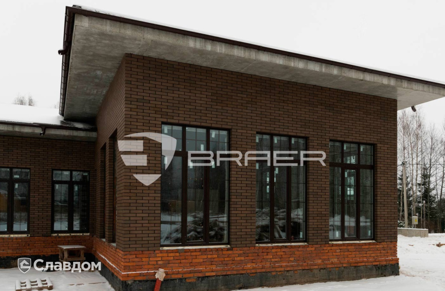 Частный дом в городе Волоколамск с облицовкой кирпичом BRAER