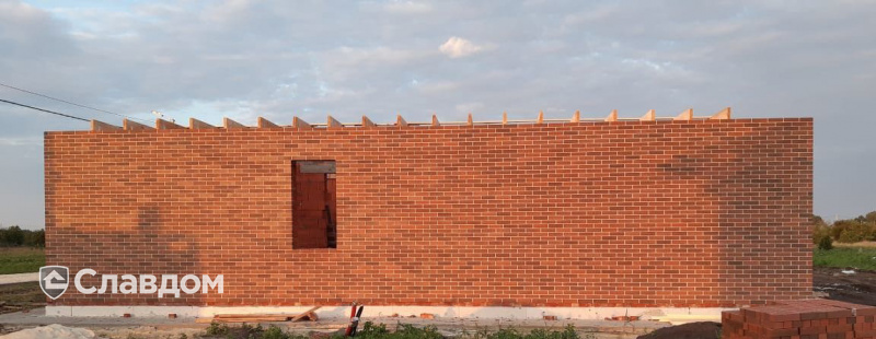 Строительство дома с применением кирпича Вышневолоцкая керамика Готика гладкий 0,7НФ