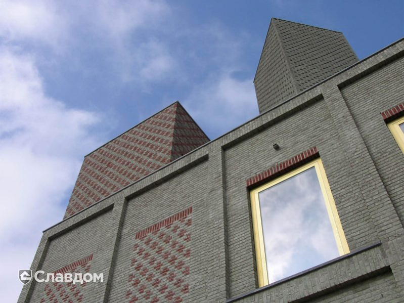 Реконструкция сторожевой башни в Новом Бергене с облицовкой кирпичом Terca Redstone